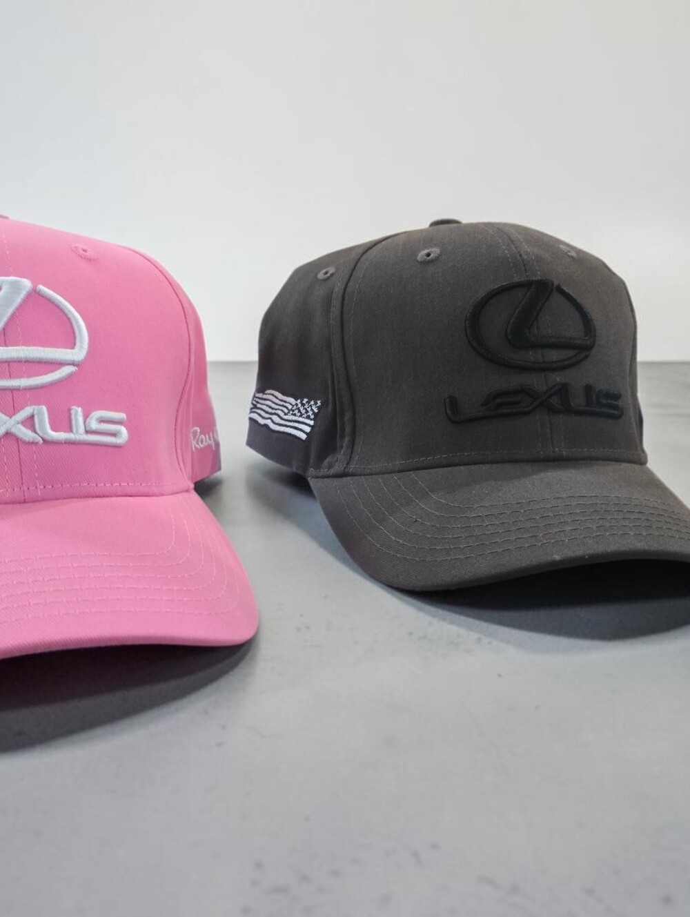 UNISEX PACK OF 2 LEXUS BASEBALL CAPS BRAND NEW - Picture 2 of 3